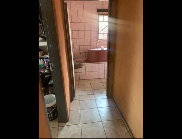 3 BEDROOM HOUSE FOR SALE IN EMANGWENI